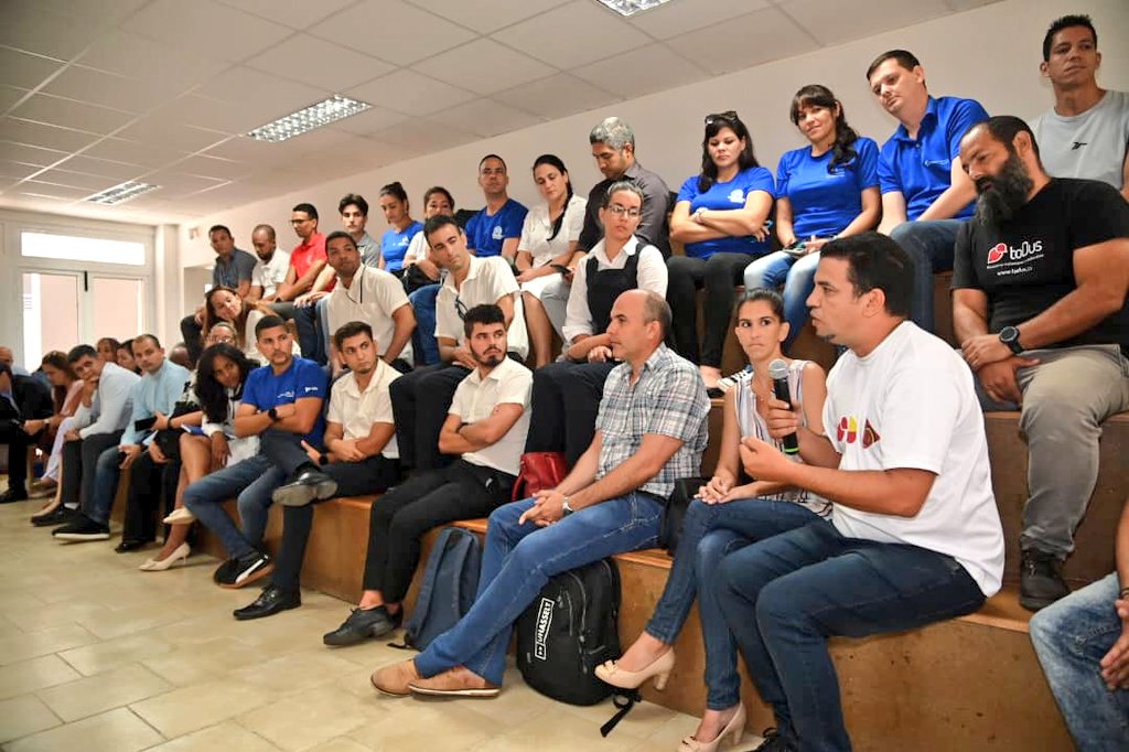 visita-del-presidente-miguel-diaz-canel-conversatorio-con-los-jovenes-21