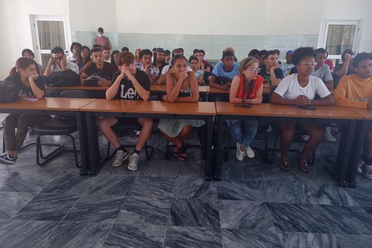 Estudiantes de Primer Año de la carrera de Ingeniería Informática de la Facultad de Ciencias y Tecnología Computacionales 